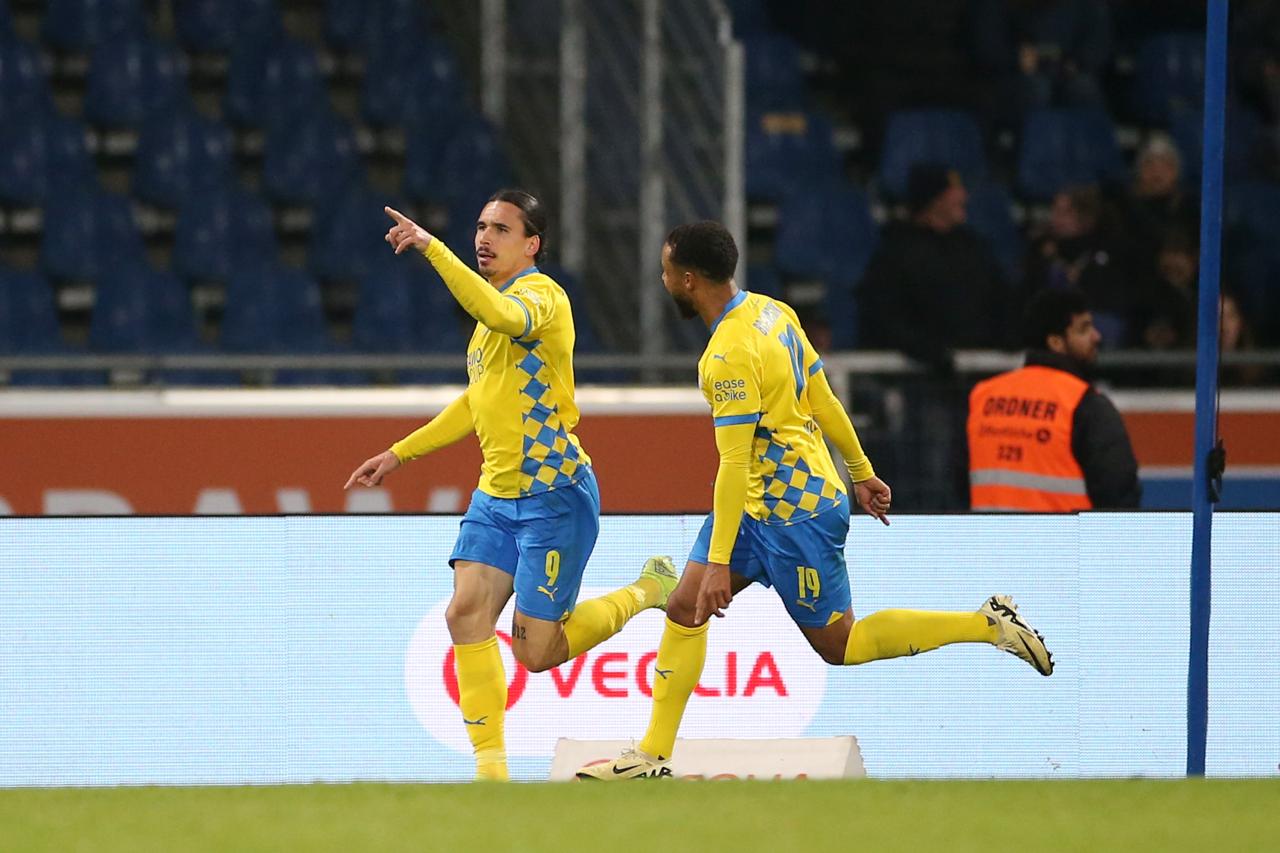 HSV strengthen attack with Philippe signing