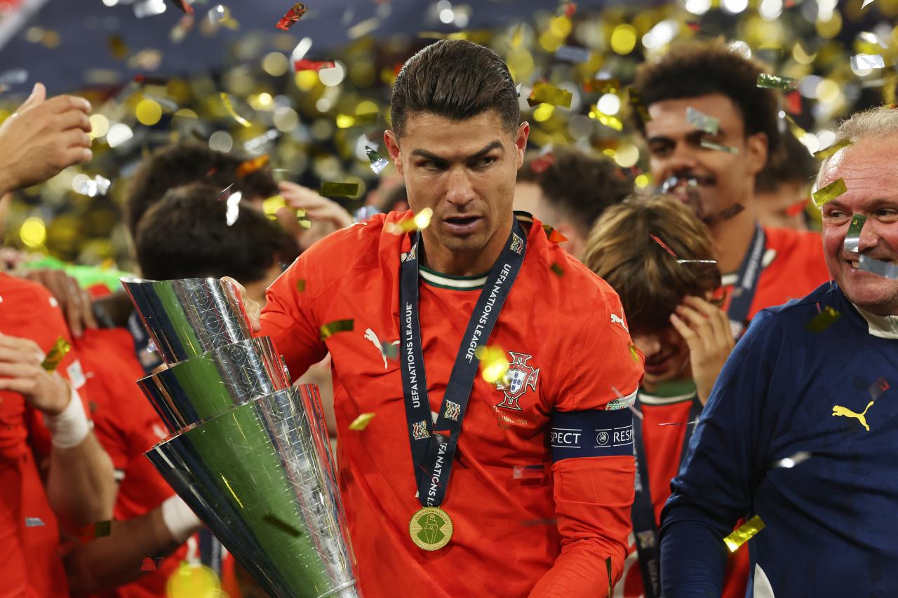 Ronaldo and Al Nassr barge Hannover out of pre-season training camp