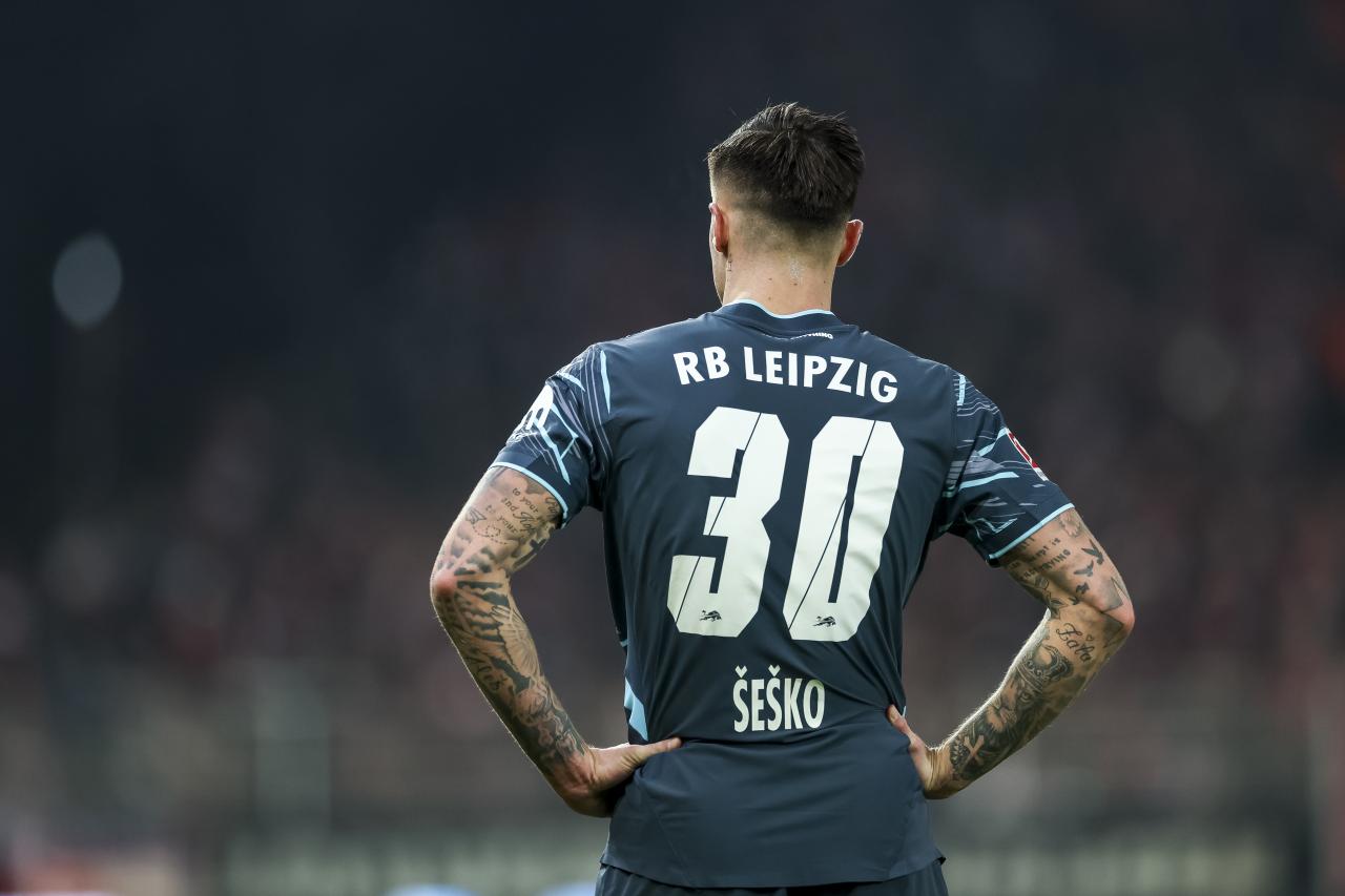 Report: Šeško “open” to Manchester United move despite lack of European involvement