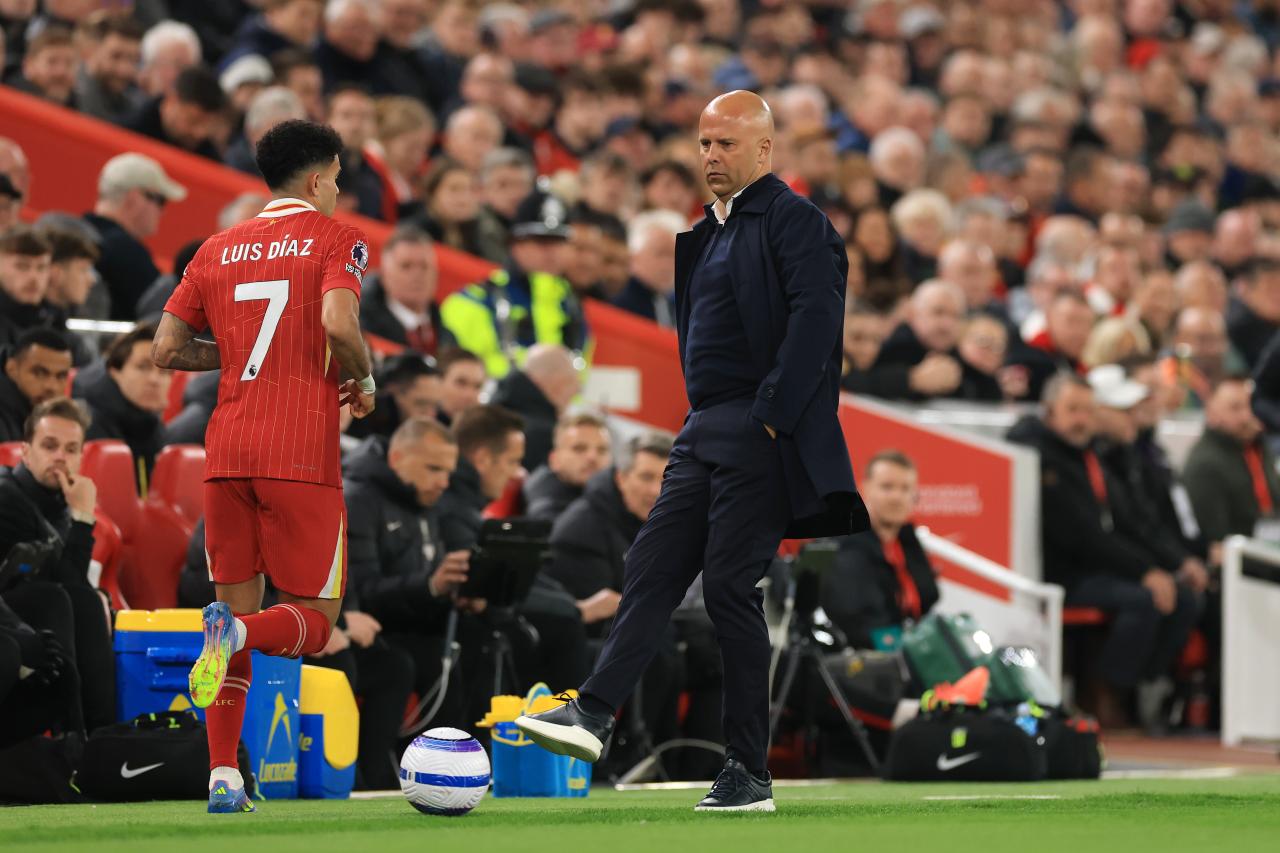 Arne Slot confirms ongoing talks with Bayern for Luis Diaz