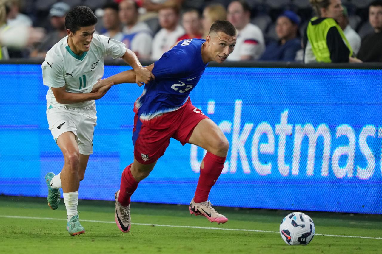 1. FC Köln confirm signing of U.S. international