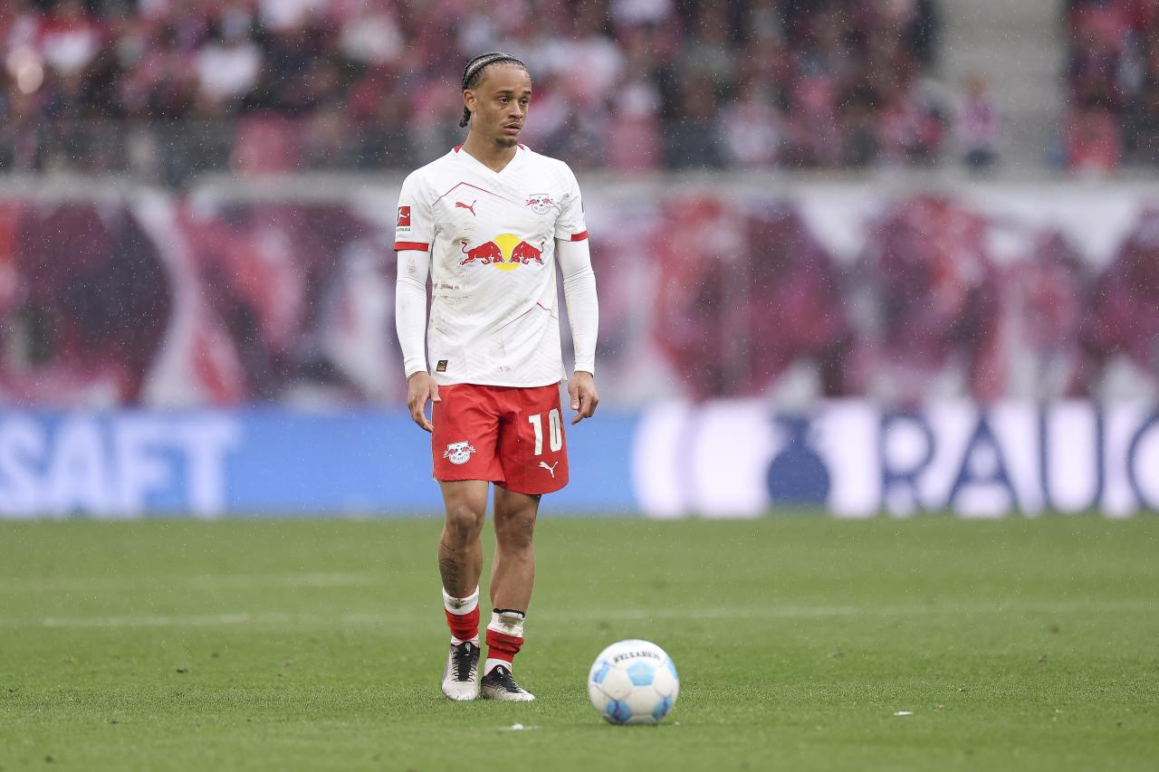 Simons travels with squad to Lens amid exit rumours, reports Sky Germany