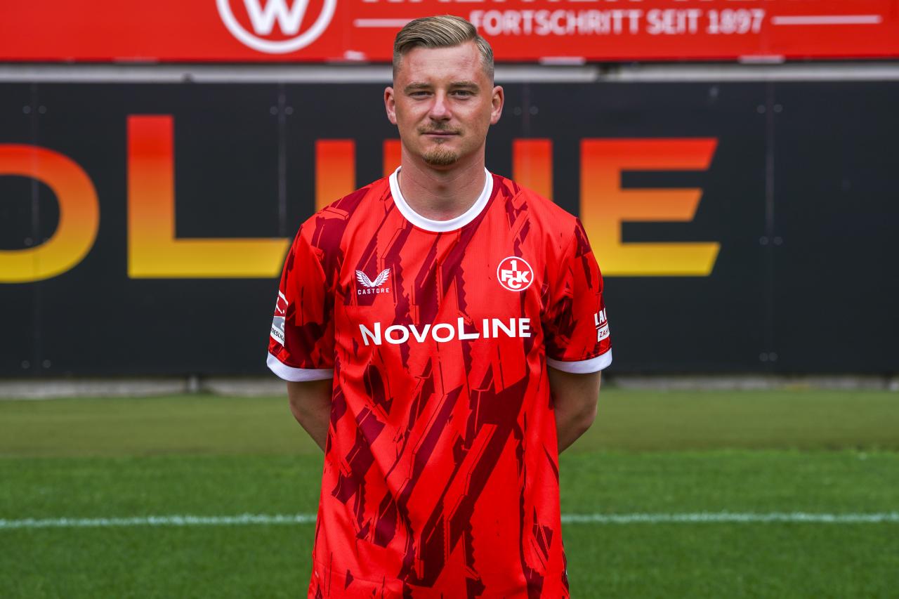 Kaiserslautern beat Schalke in Traditionsverein derby