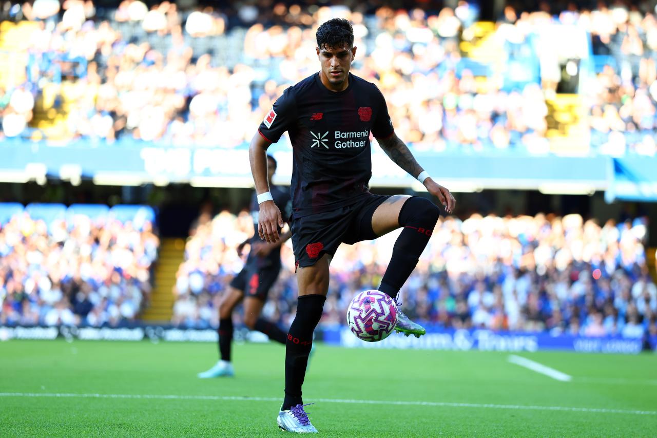 Arsenal make move to rival Tottenham for Hincapie