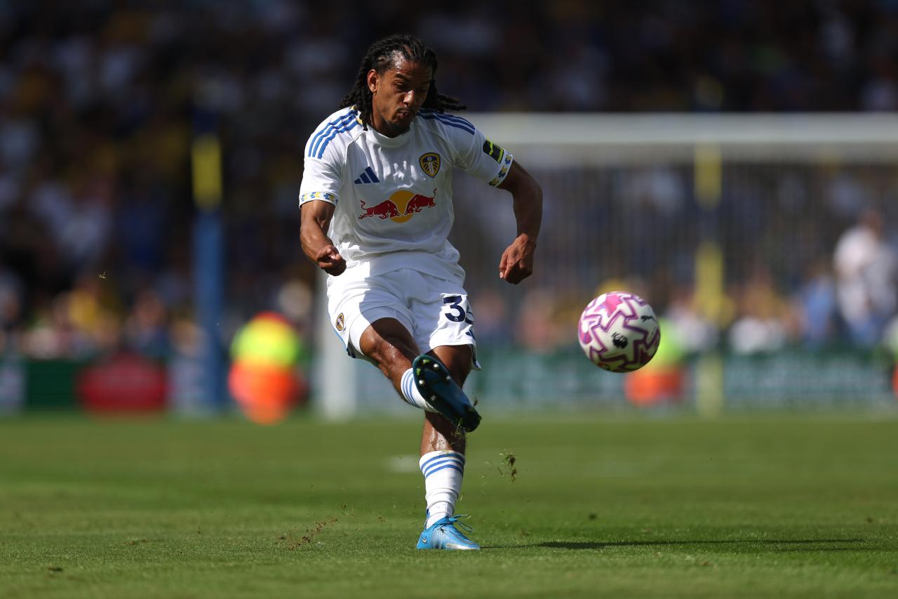 Official: Werder sign Leeds defender on loan