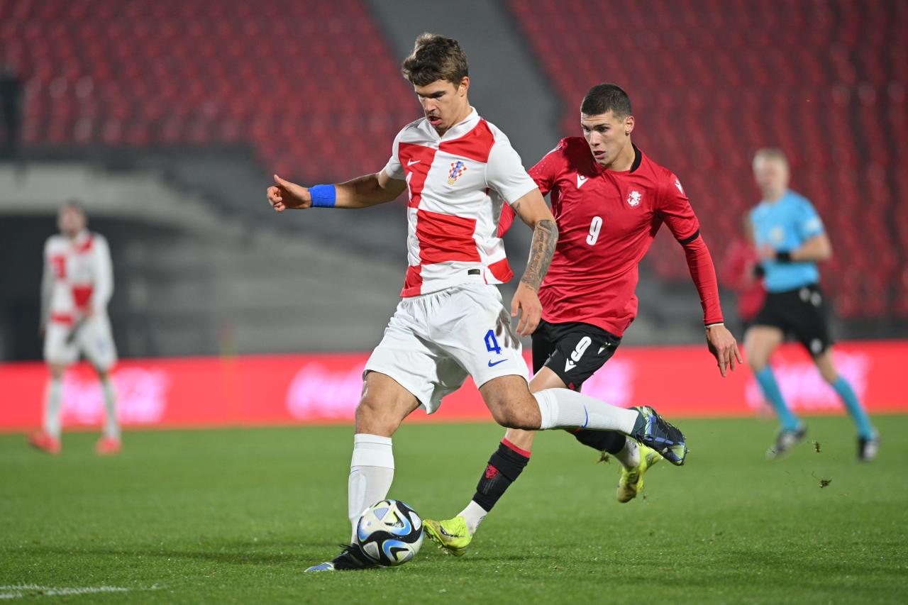 HSV confirm signing of Tottenham wonderkid on loan