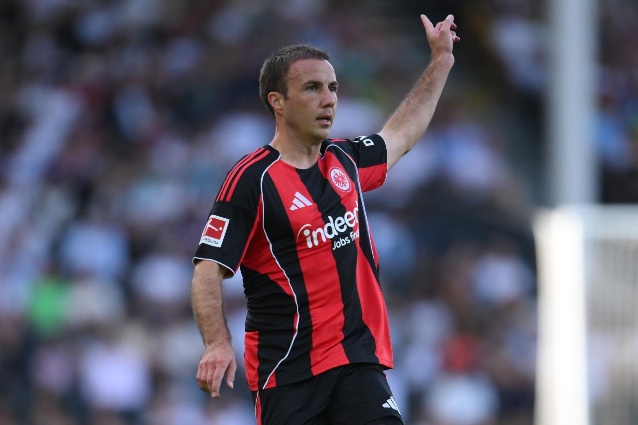 Eintracht boss postpones talks on Götze’s future