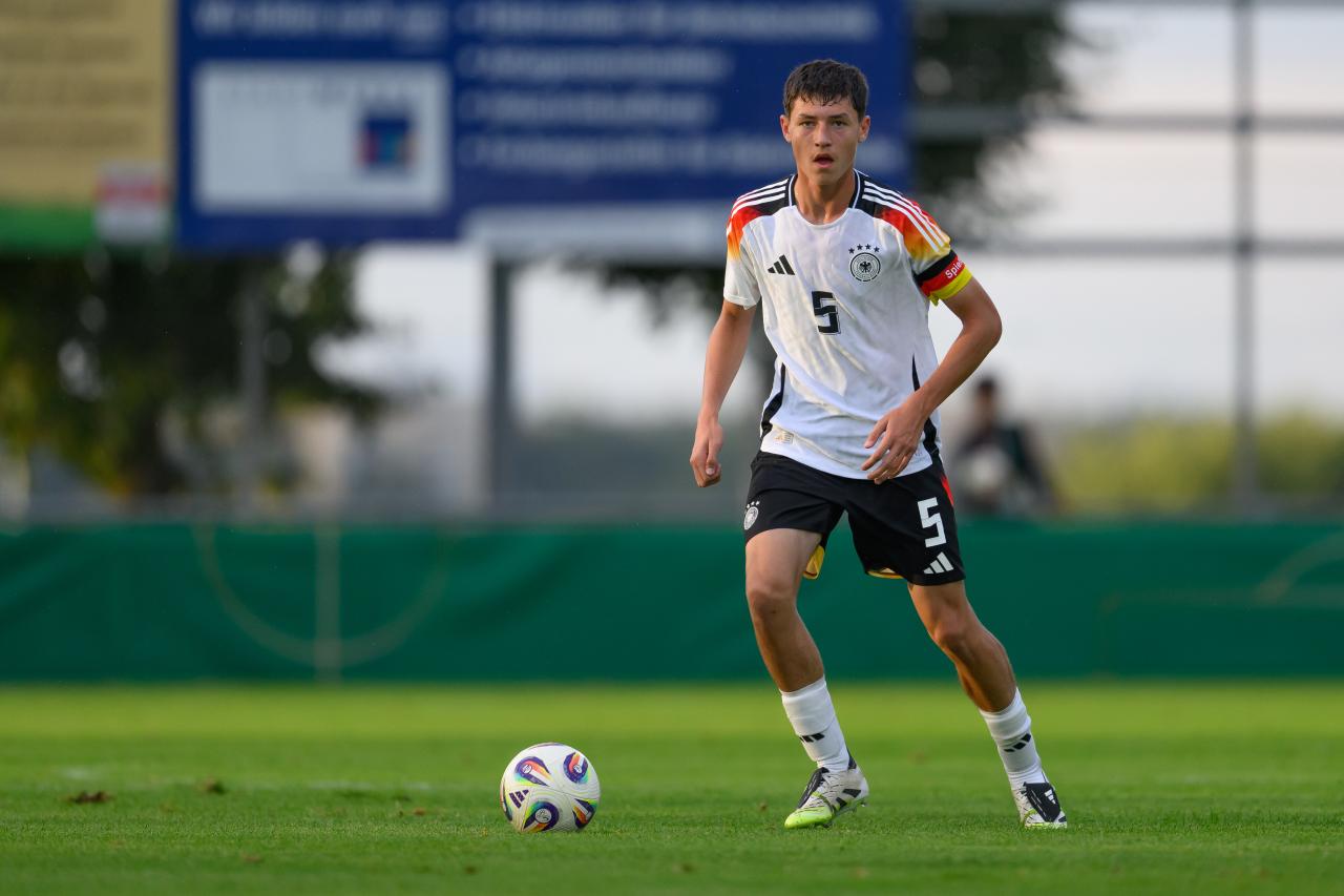 15-year-old trains with Bayern's first team ahead of Bremen clash