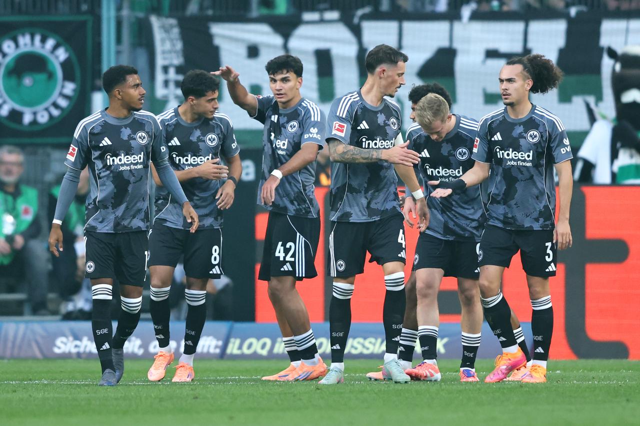 Frankfurt show no mercy against hapless Gladbach