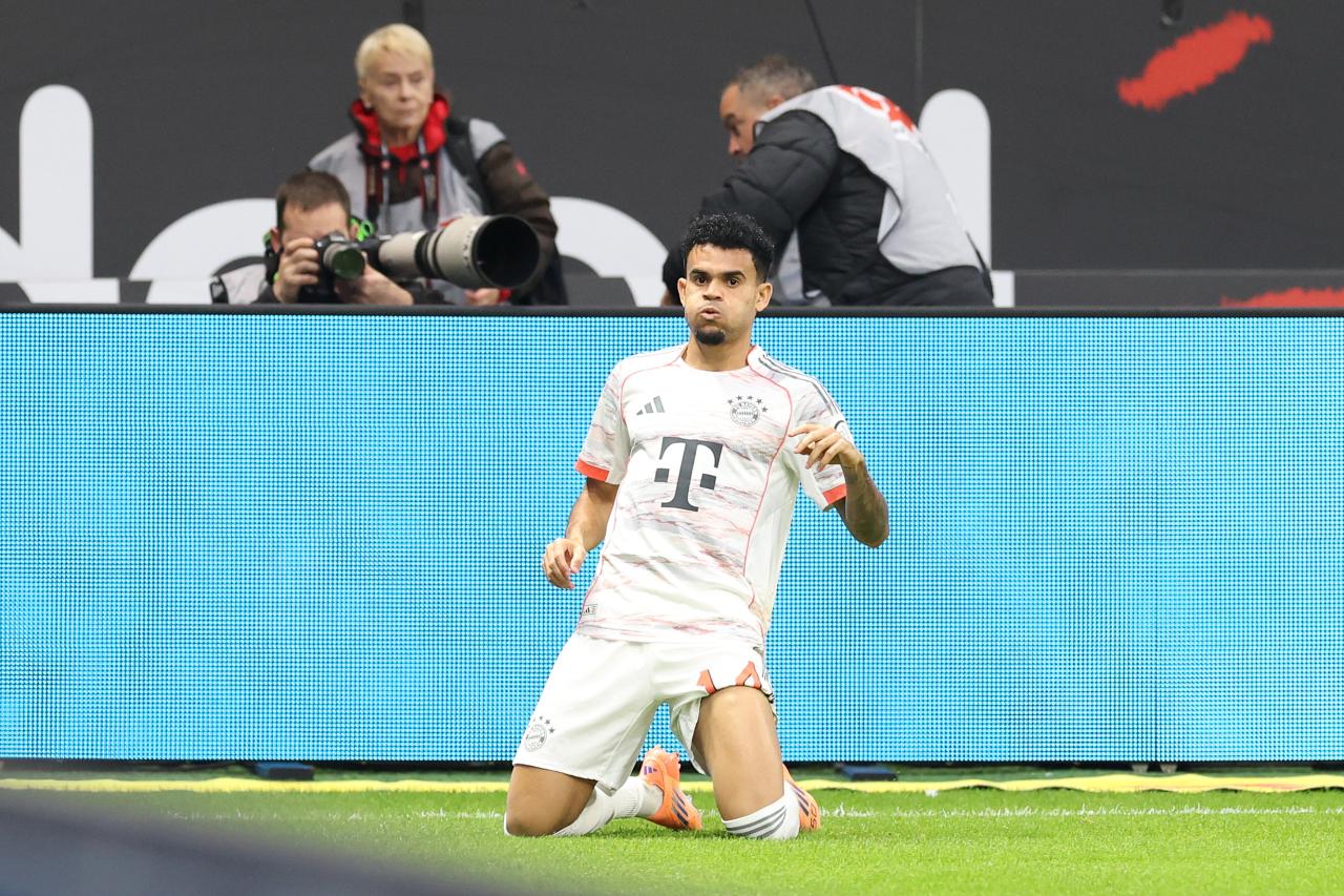 Díaz brace guides Bayern to ruthlessly efficient victory in Frankfurt