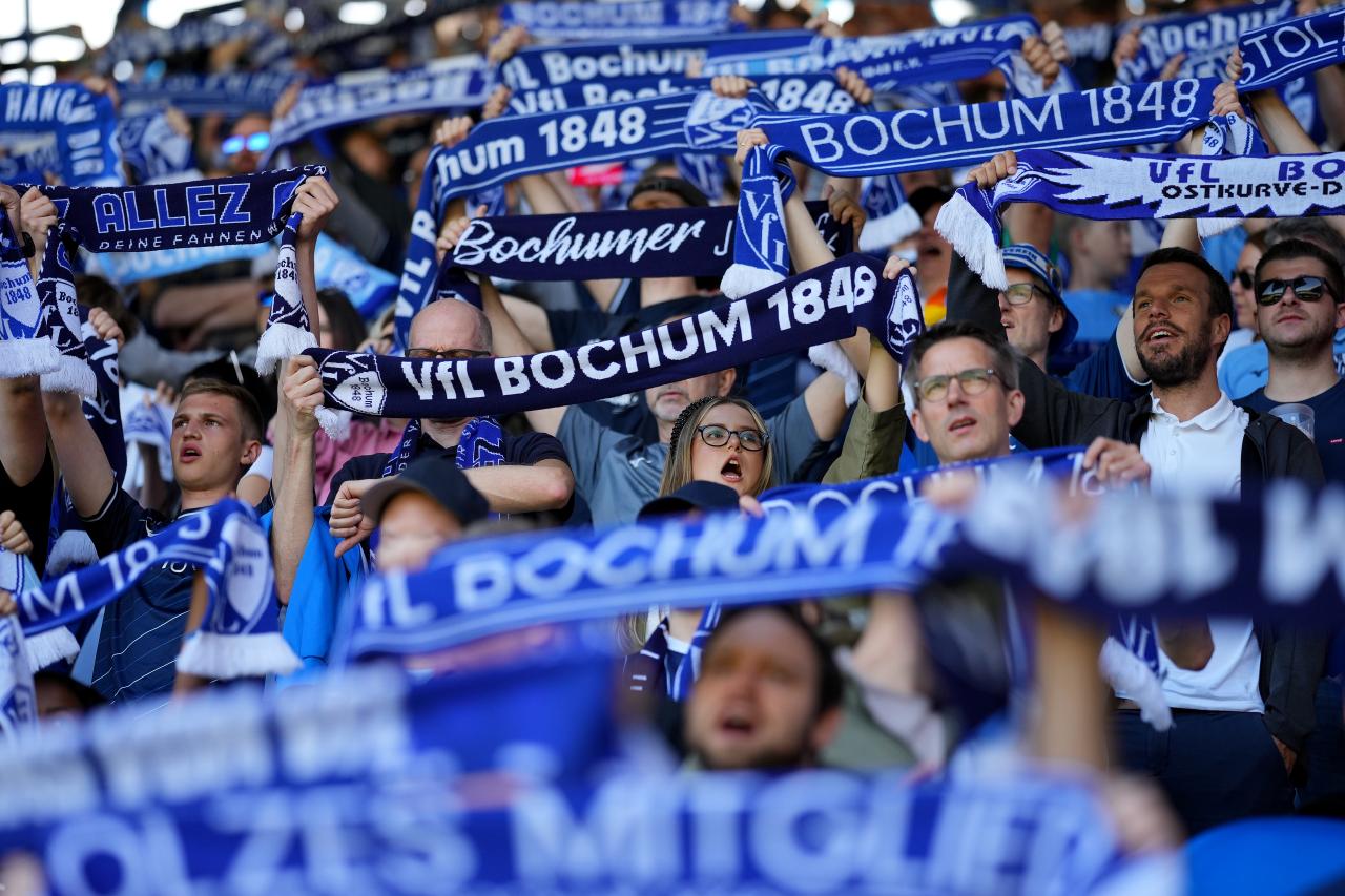 Bochum hang on for vital three points