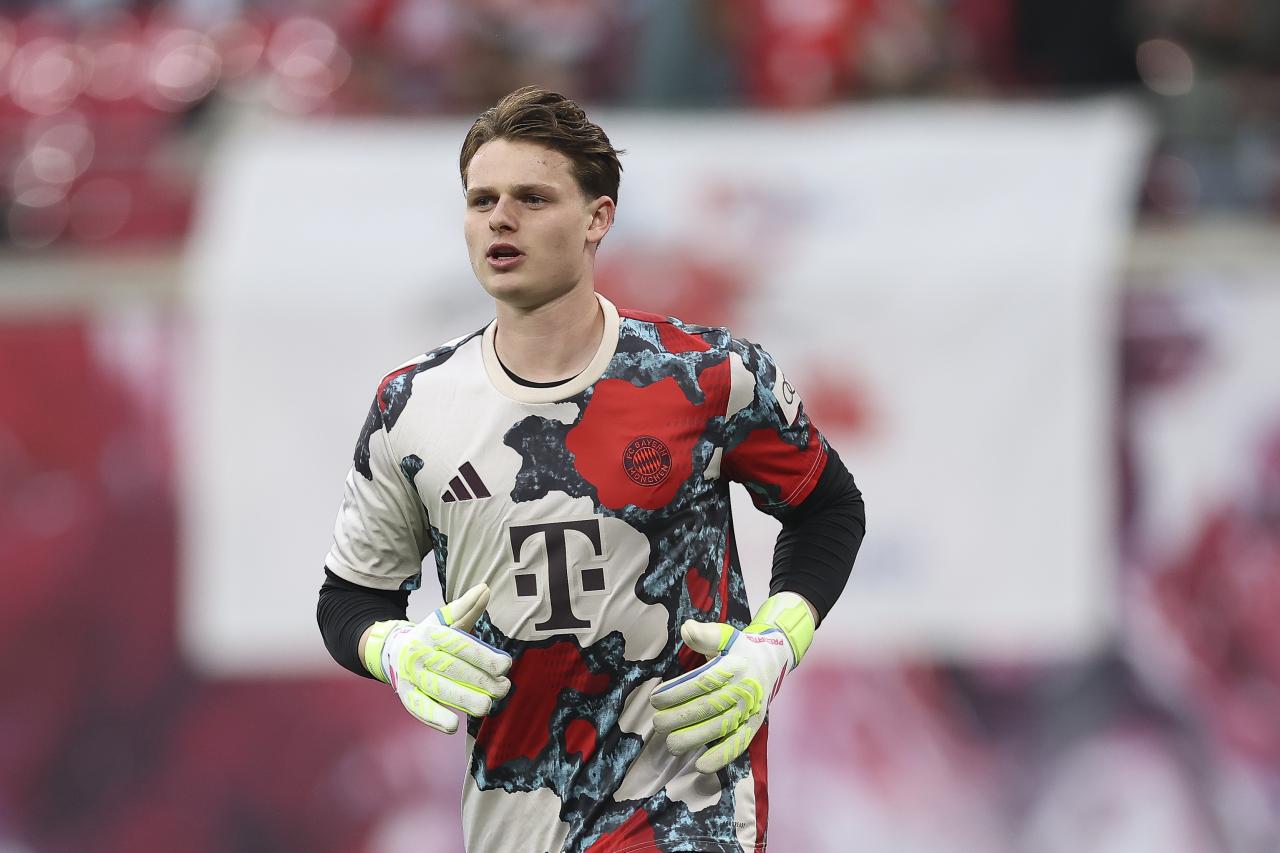 Kompany confirms Urbig will be in goal for Bayern against Gladbach