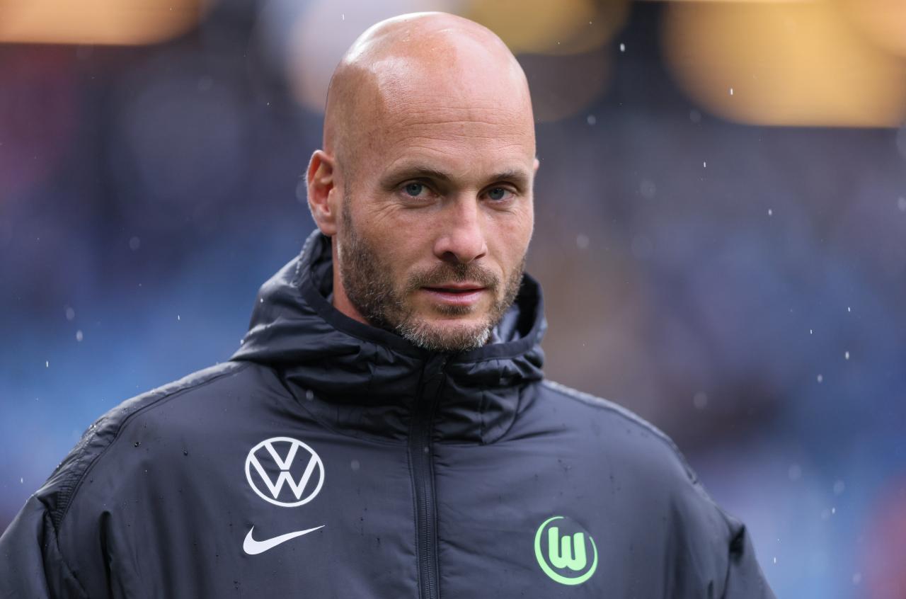 Wolfsburg chief backs Simonis to stay as coach after new setback