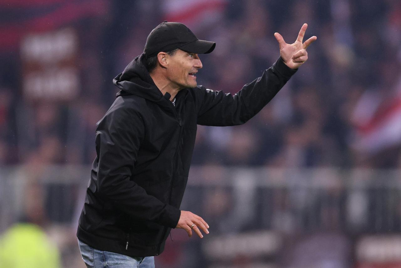 Under-fire Blessin backed by St. Pauli chief amid slump