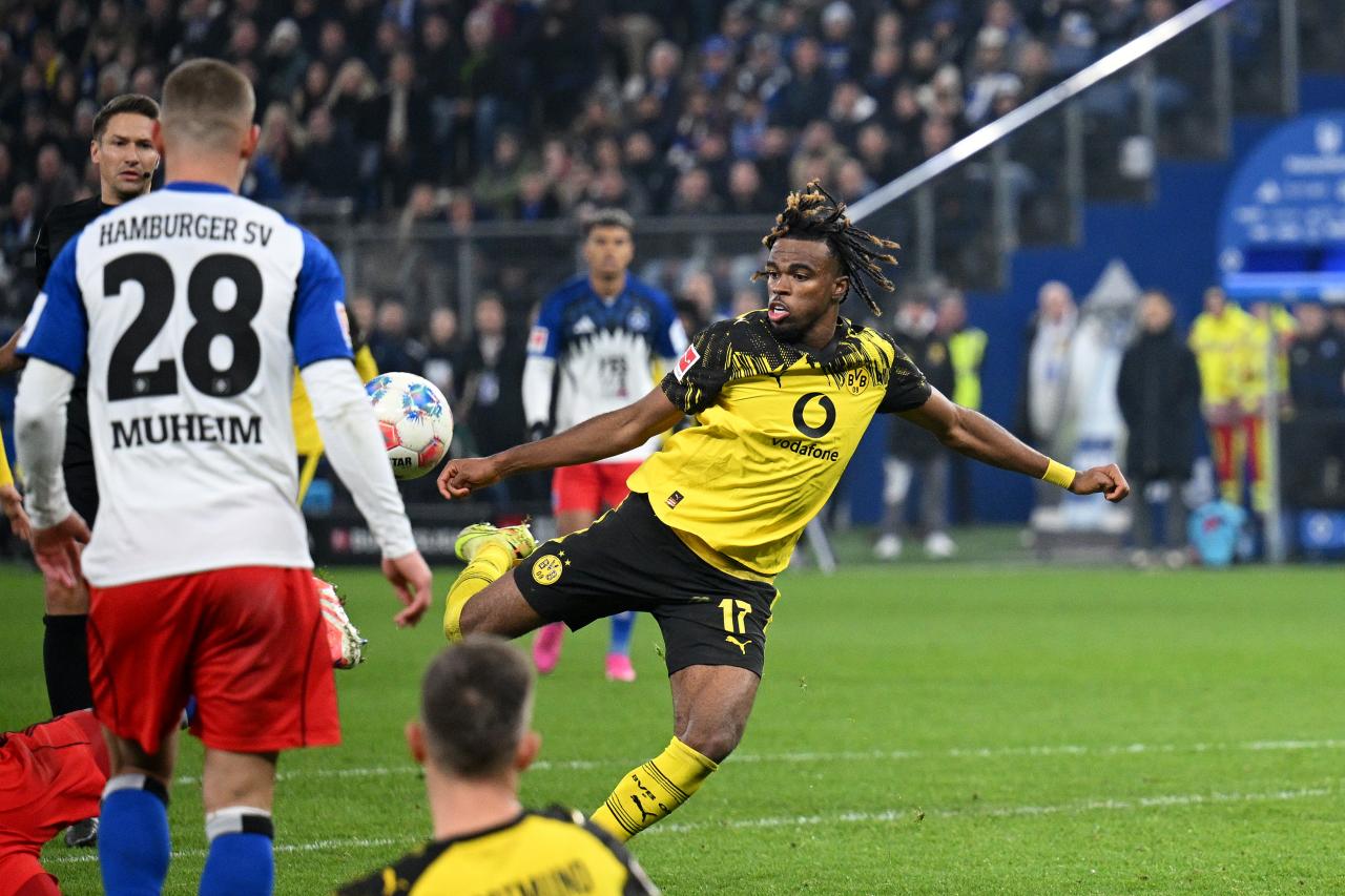 Königsdörffer strikes late as Hamburg hold Dortmund to a draw