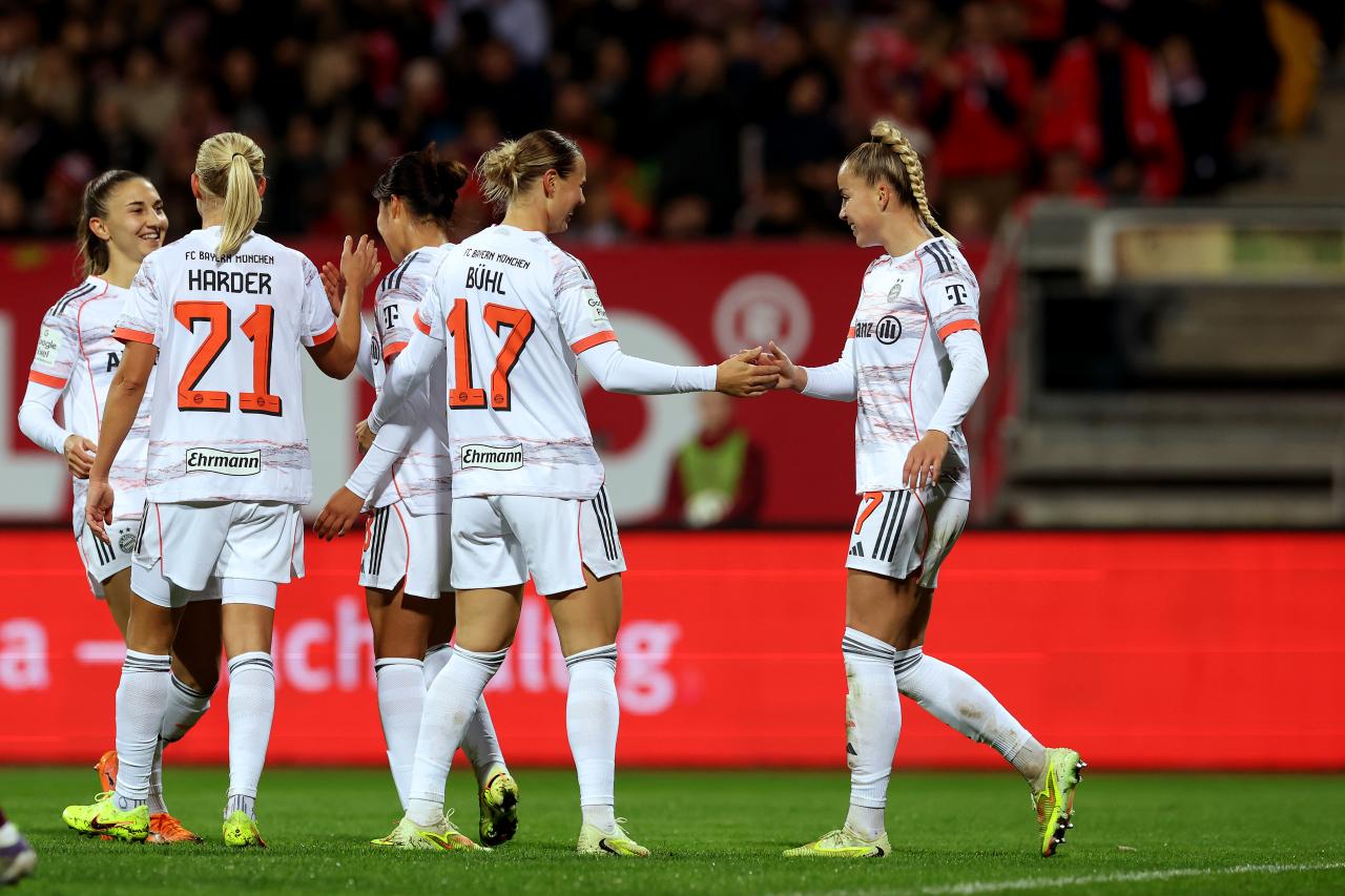 FC Bayern Frauen vs. Arsenal W.F.C.