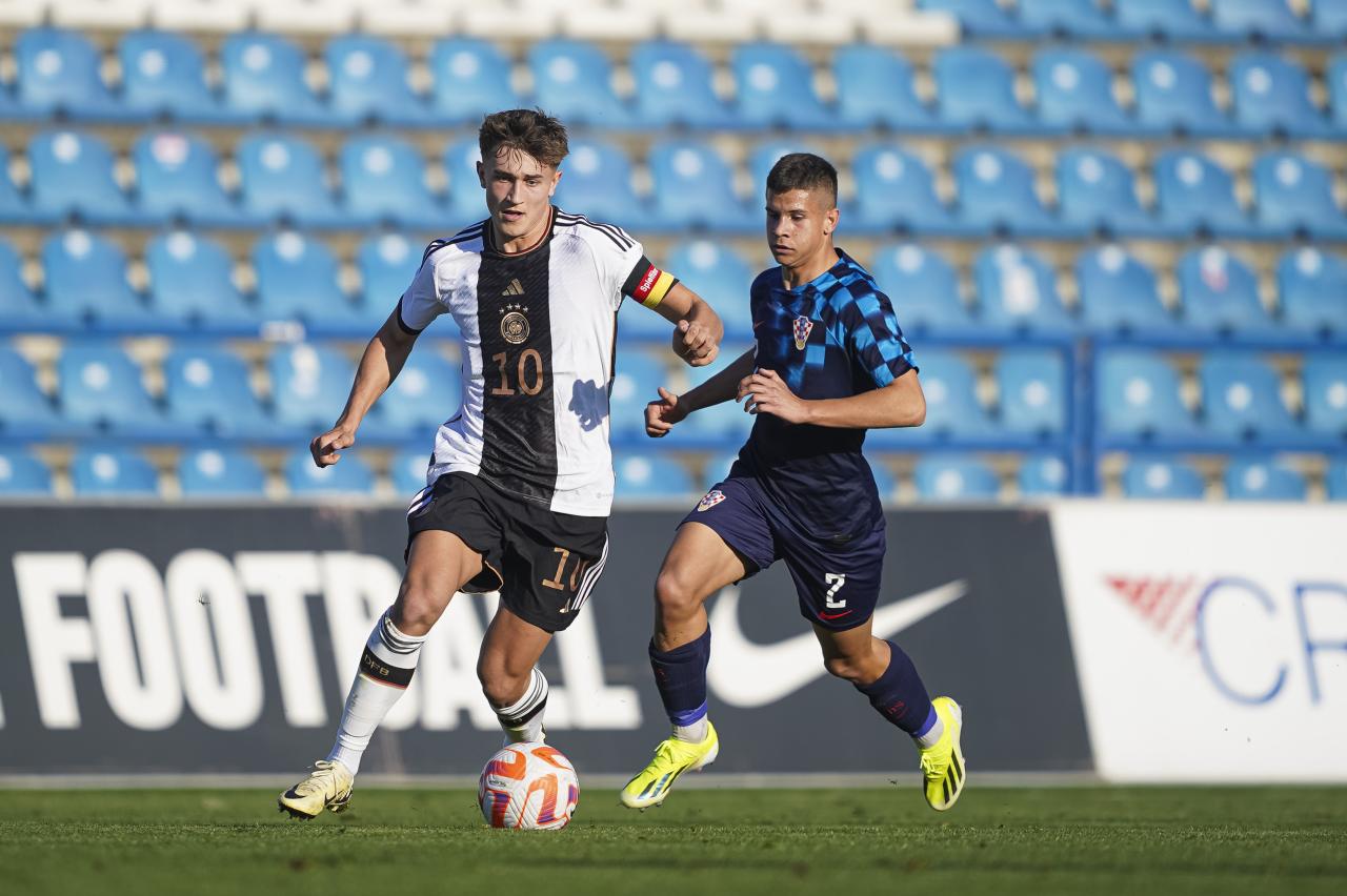 Bayern lineup Hajduk Split full-back as alternative to Feyenoord’s Read