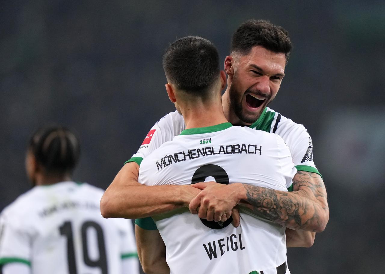 Kleindienst and Ngoumou finally back in team training at Gladbach