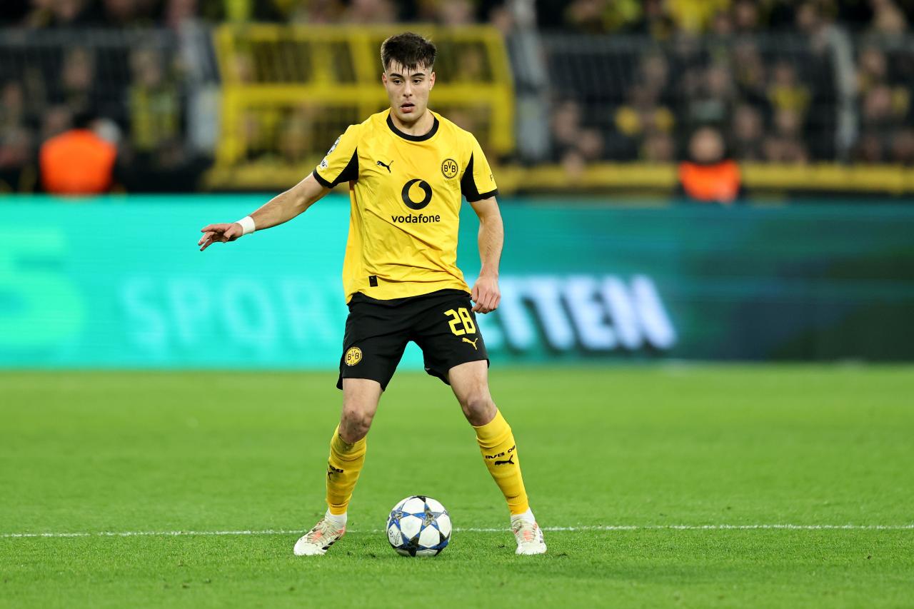 Chelsea keep Anselmino in long-term plans, permanent Dortmund move unlikely