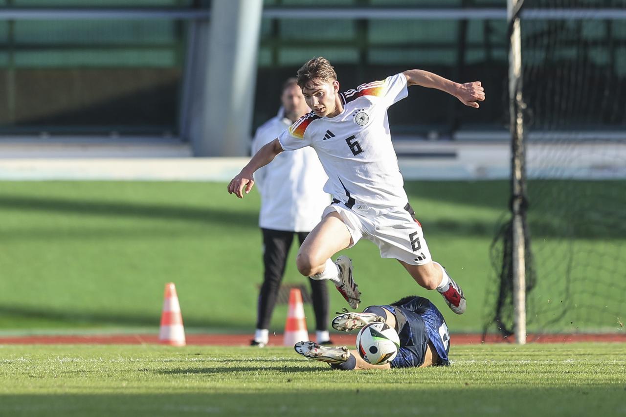 Bayern, Frankfurt and Leipzig maintain pursuit of Hertha’s Eichhorn