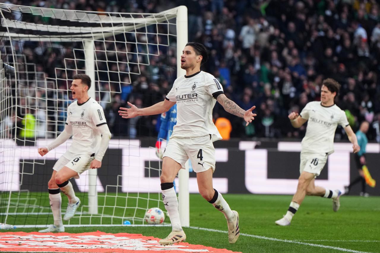 Diks’ dramatic penalty gifts Gladbach victory over Union Berlin