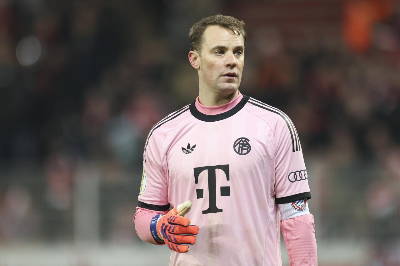Report: Manuel Neuer “50-50” on extending Bayern contract or retiring this summer