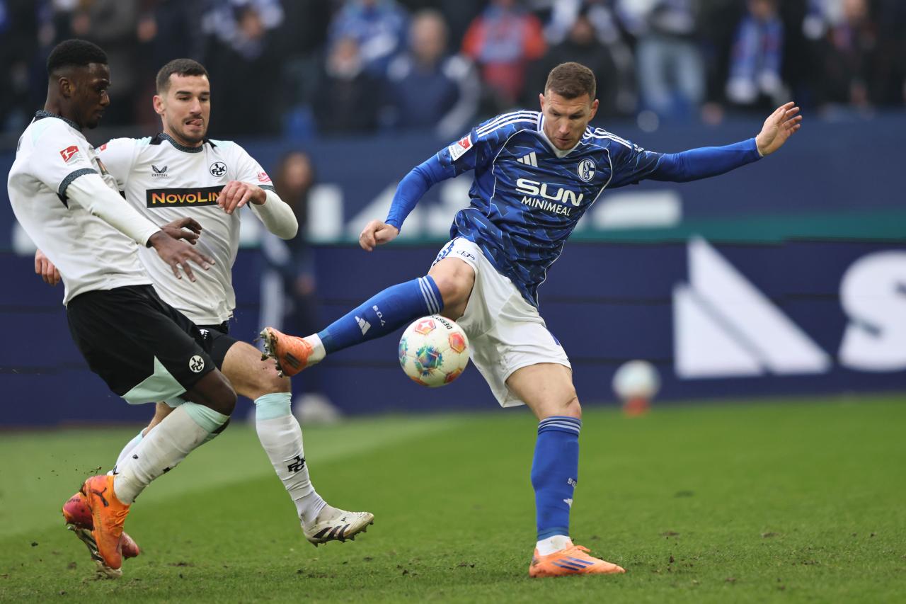 New Schalke contract looms for Edin Dzeko