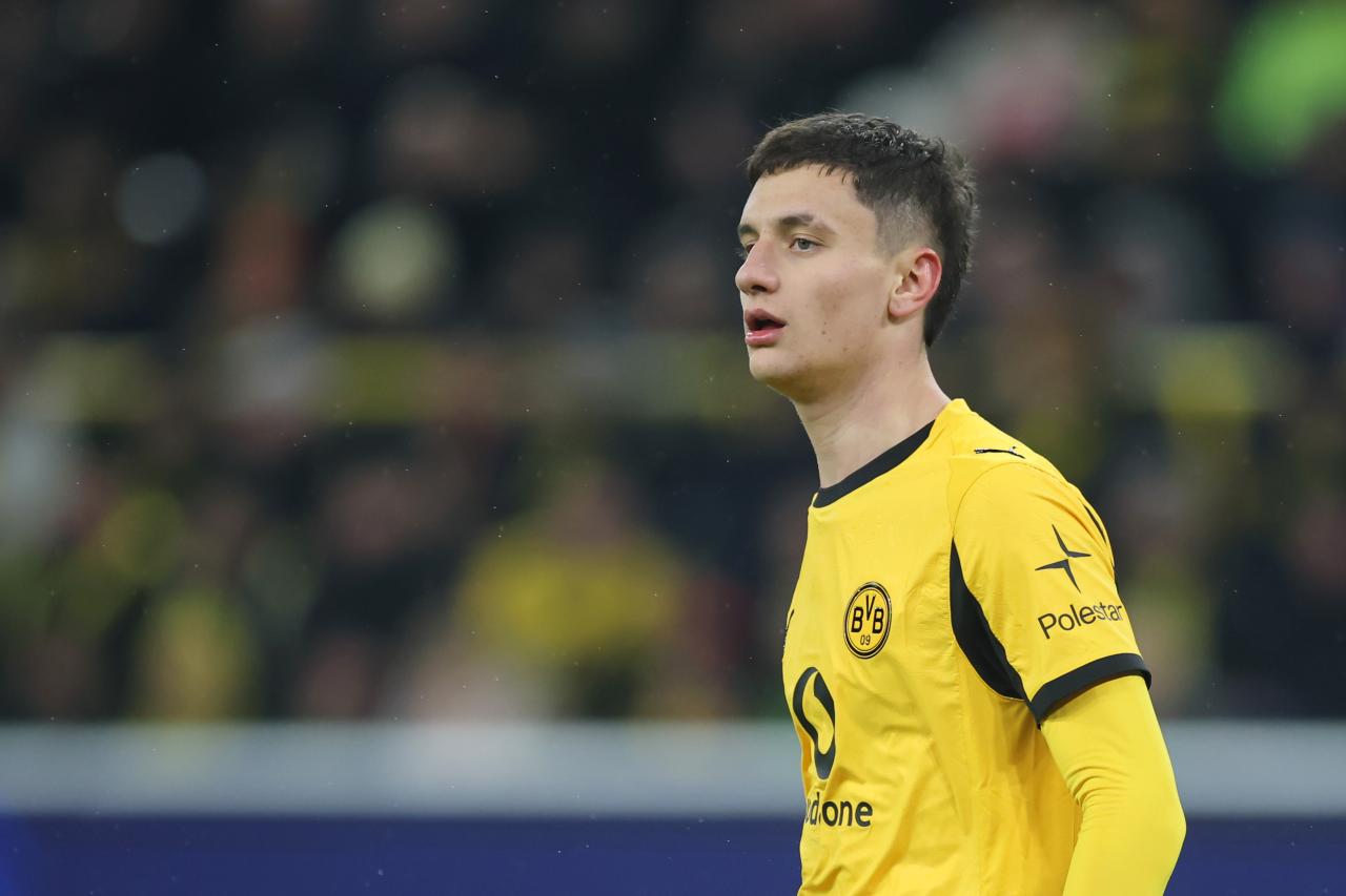 Dortmund exit looks increasingly likely for young defender
