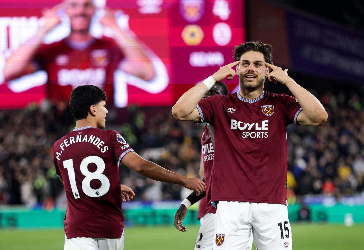 Dortmund discussing potential move for West Ham defender as summer exit looms