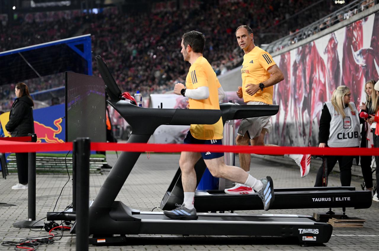 Why was Oliver Mintzlaff on a treadmill during Leipzig's win over Union Berlin?