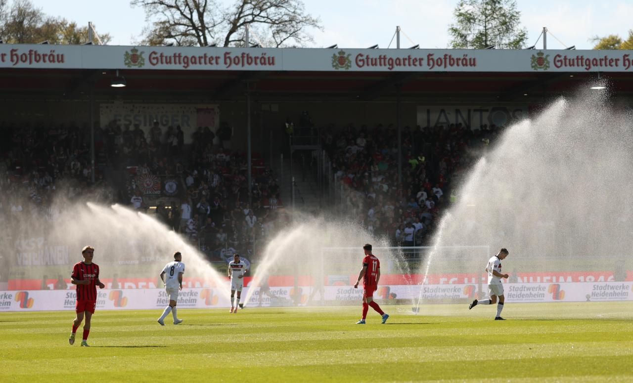 Heidenheim close gap with St. Pauli after massive win