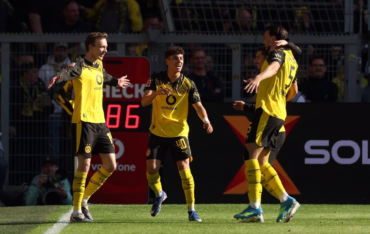 Dortmund back to winning ways with emphatic victory over Freiburg