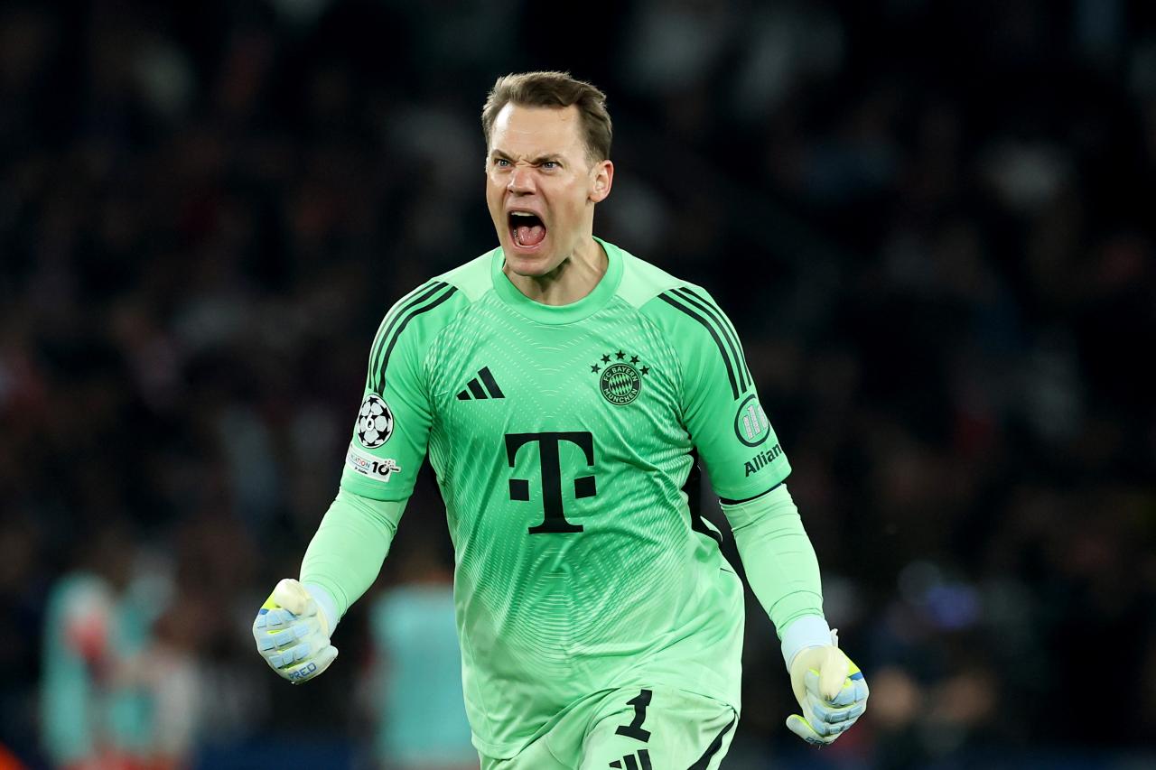 Neuer's agent Thomas Kroth travels to Munich for contract renewal talks