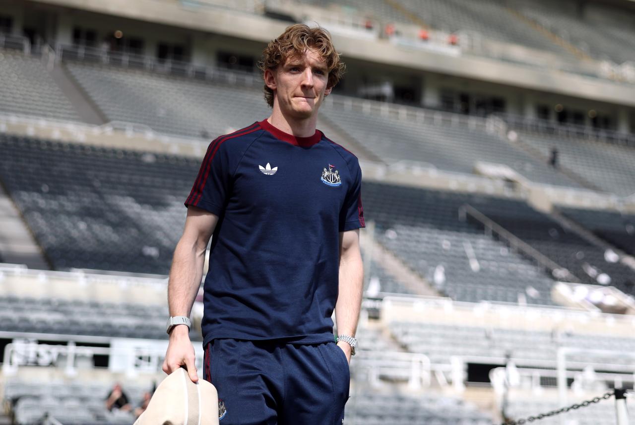Bayern submit first offer for Gordon as Barcelona join pursuit