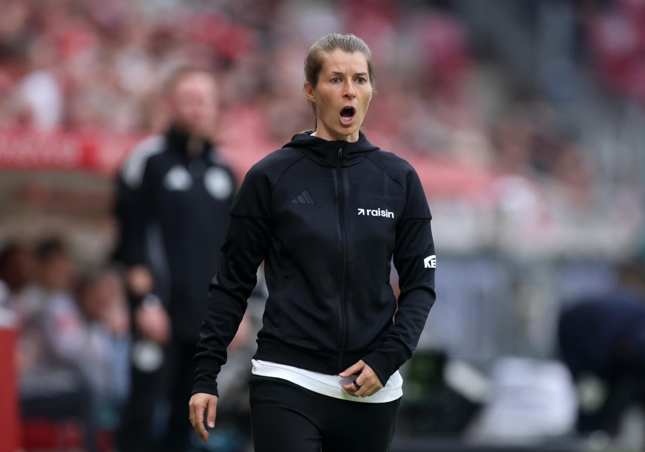Late goals hand Marie-Louise Eta’s first Bundesliga win in Mainz