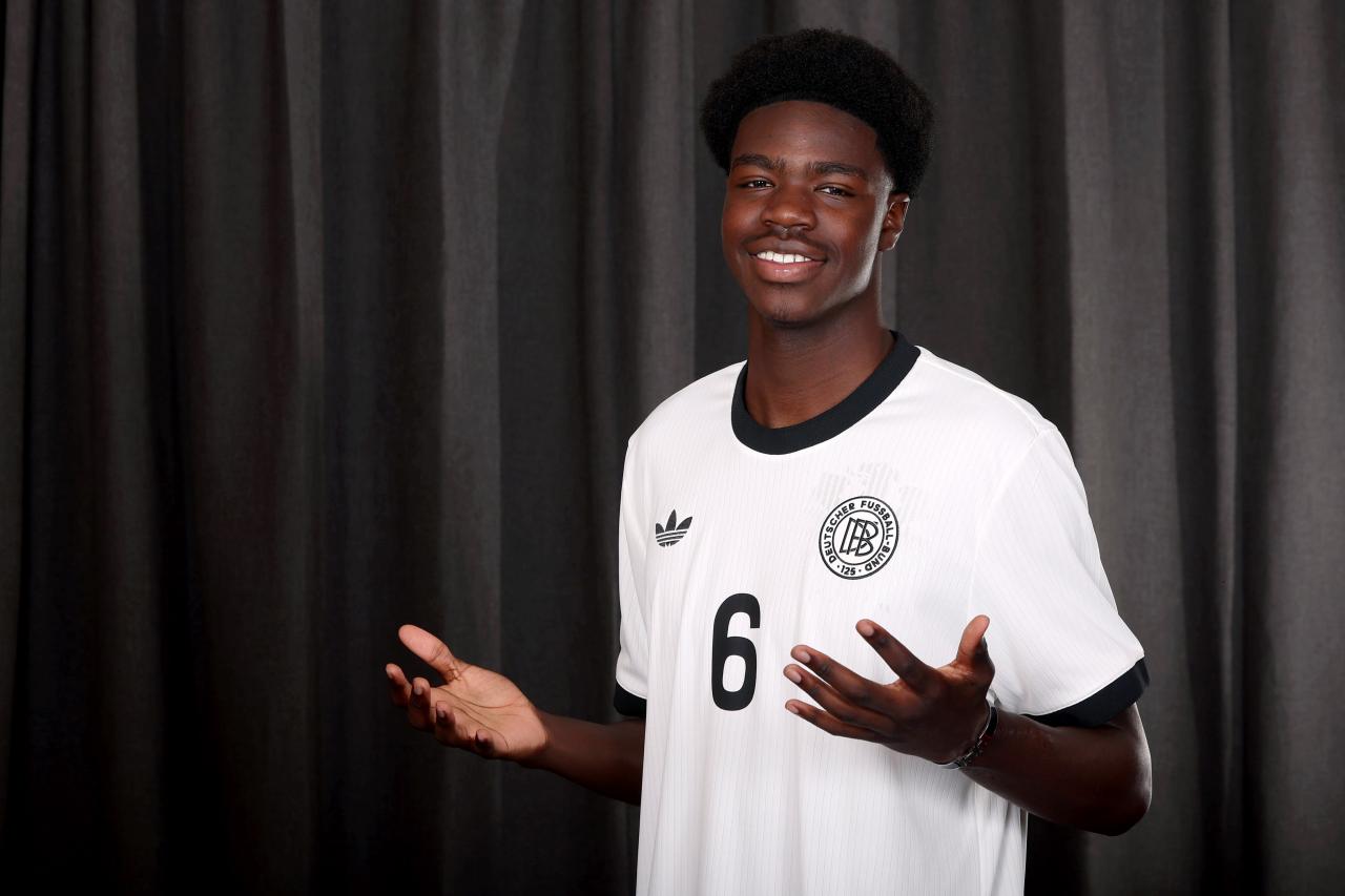 Official: Dortmund tie down talented youth midfielder on long-term contract