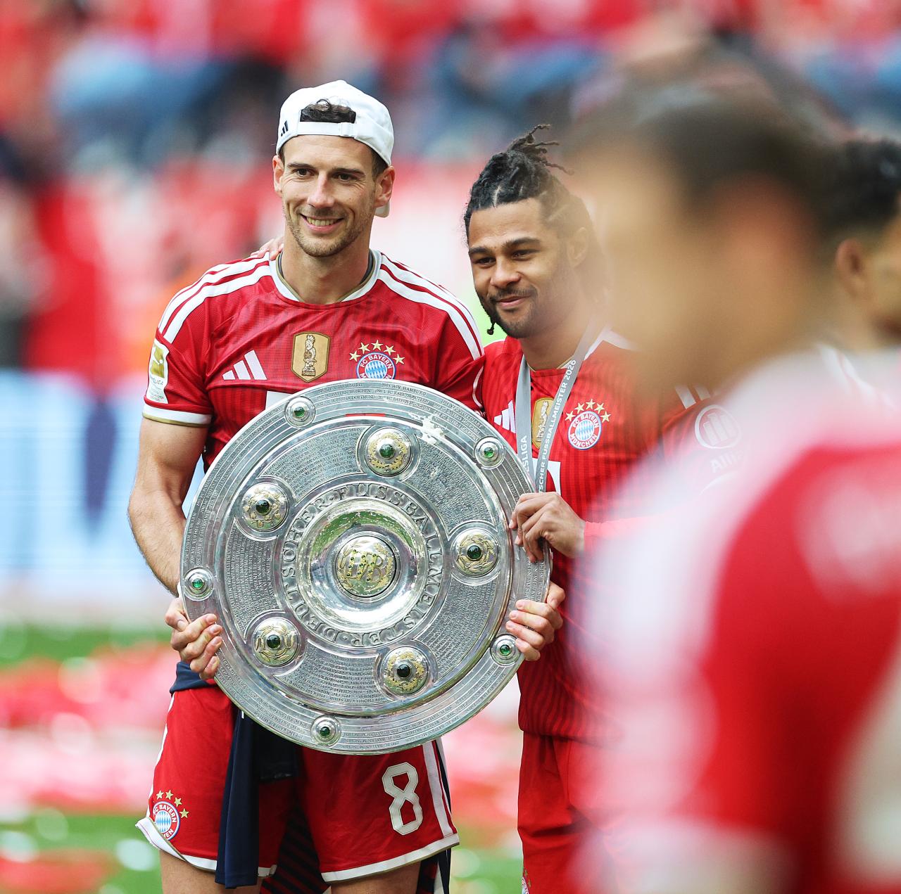 Leon Goretzka “proud” after lifting Bundesliga trophy in Bayern home farewell