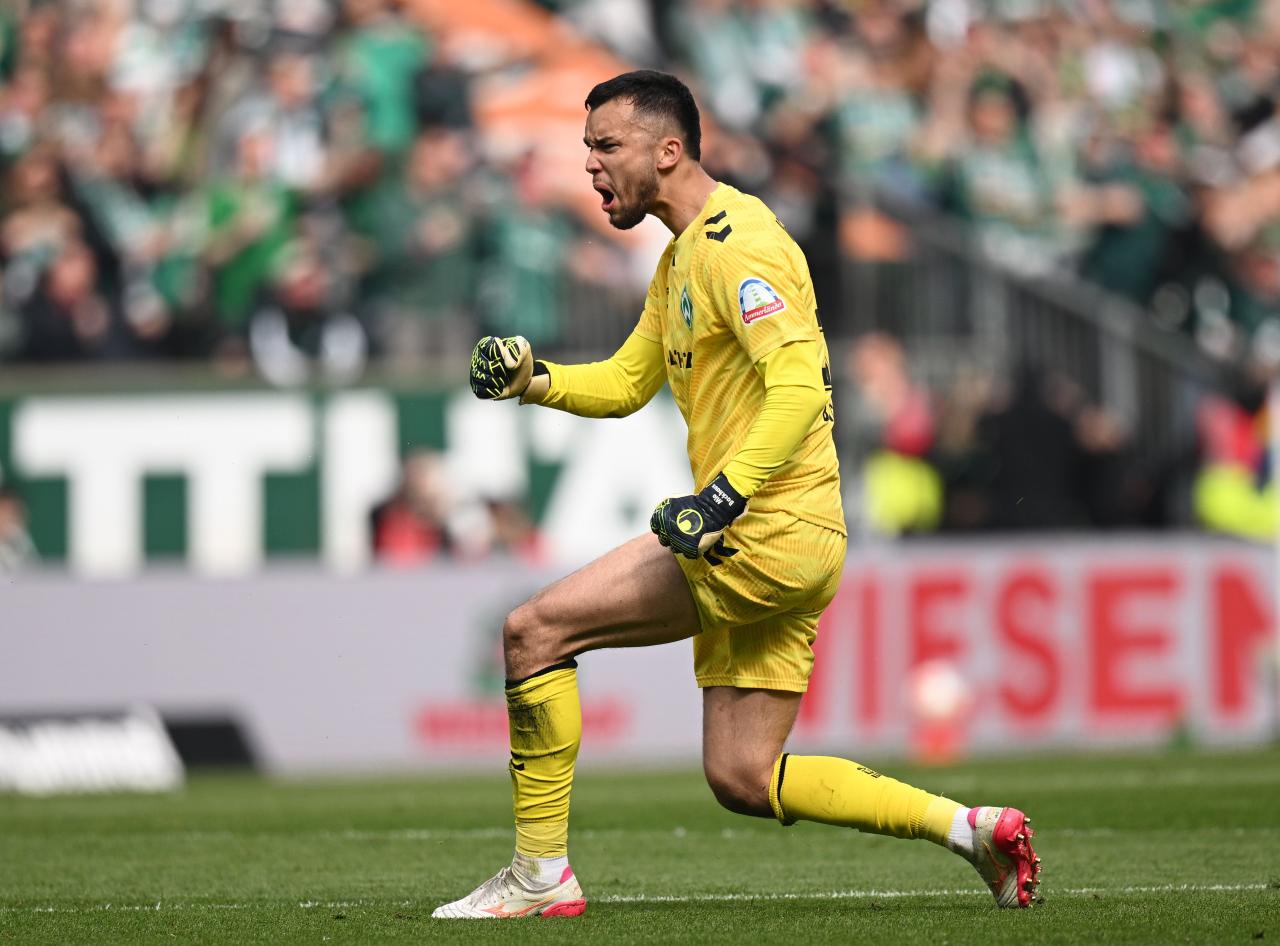 Freiburg confirm Backhaus signing