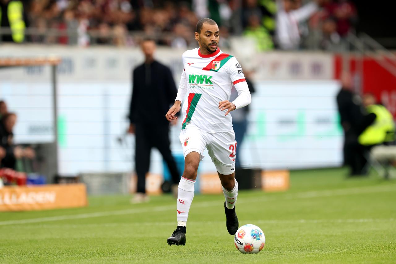 Sunderland make last-minute offer for Augsburg star