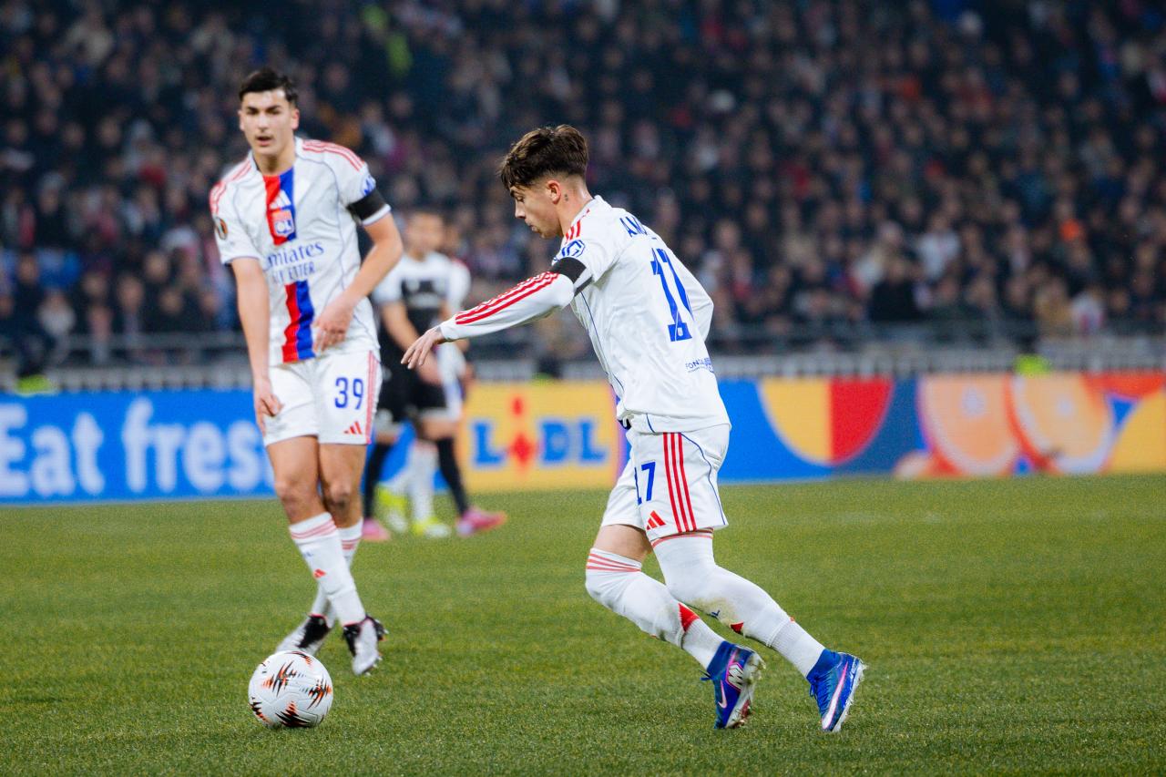 Leverkusen set to sign Portuguese winger