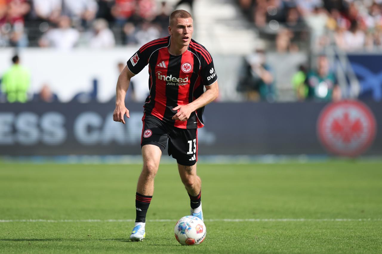 Eintracht Frankfurt defender nearing shock exit