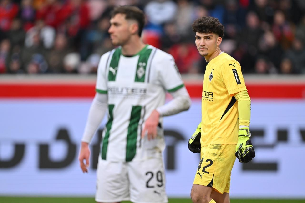 Gladbach goalkeeper heads out on loan