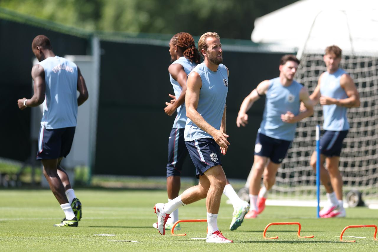 World Cup: Kane starts as England pursue last-16 spot against Congo DR