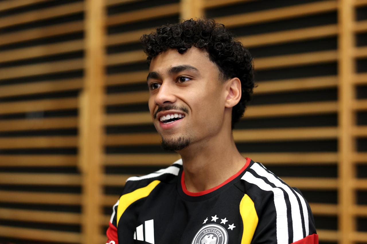 Nathaniel Brown arrives for medical ahead of Bayern transfer