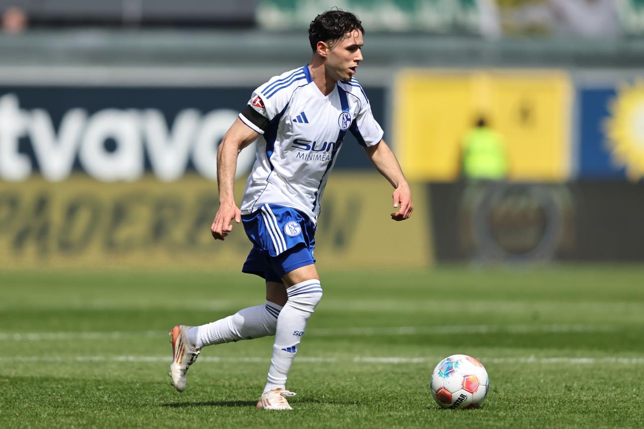 Schalke 04 announce new deal for key midfielder