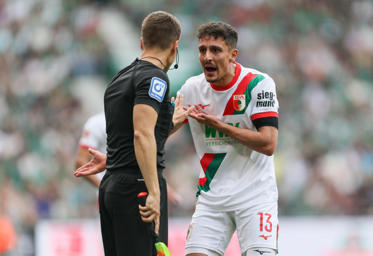 Augsburg confirm departure of centre-back