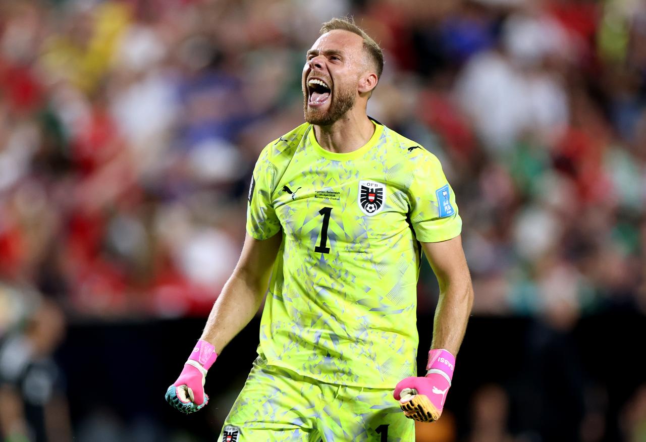 Werder Bremen set to sign Austrian international goalkeeper Schlager