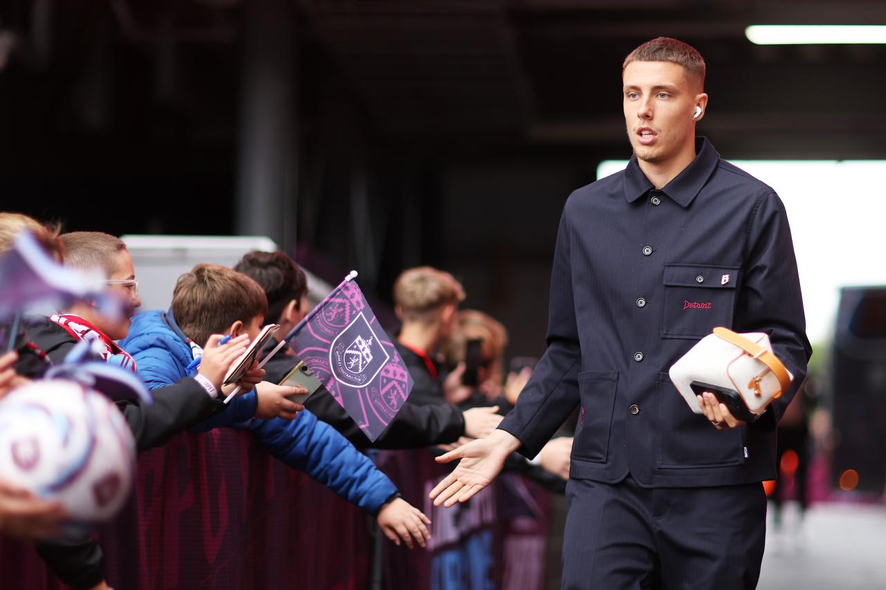 Burnley's Estève expected in Leipzig for medical this week