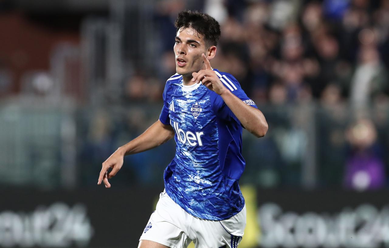 Leverkusen identify potential Grimaldo replacement