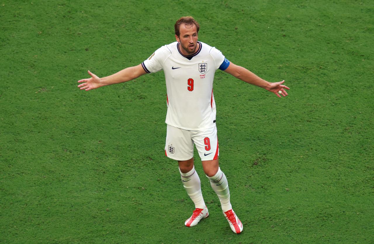 World Cup: Kane starts as England face Argentina in semis